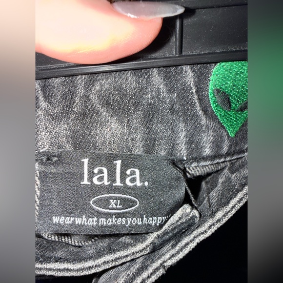 LIKE NEW DRESSED IN LALA RARE HAPPY THOUGHTS EMBROIDERED JEANS, SIZE XL - Picture 11 of 11